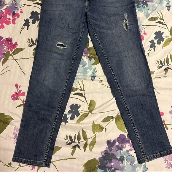 Ripped Jeans - Picture 2 of 4